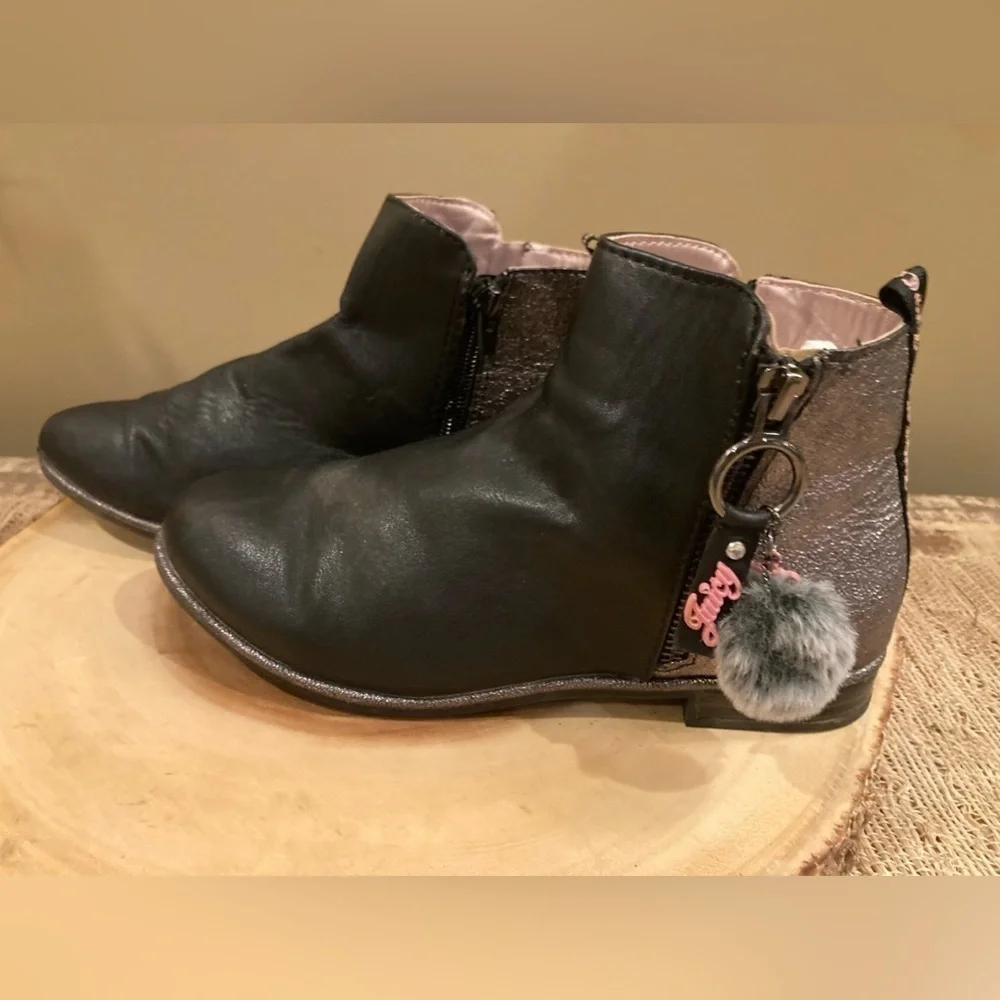 Juicy Couture Girls Black and Silver Booties With Pom Pom Tassel‎ - Size 3